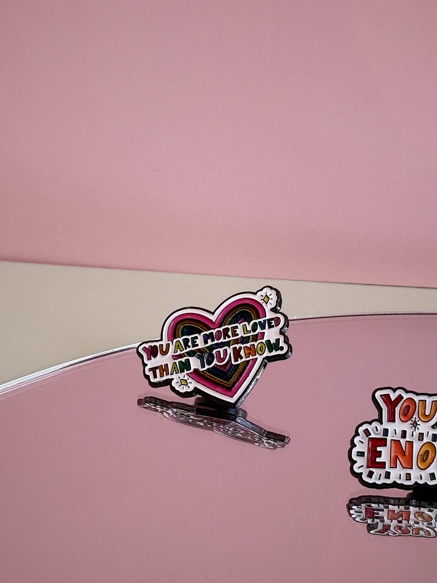 Pines con mensajes motivadores.