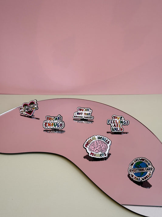 Pines con mensajes motivadores.