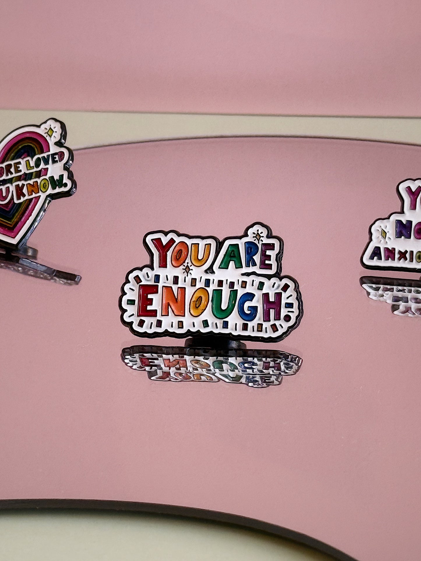 Pines con mensajes motivadores.